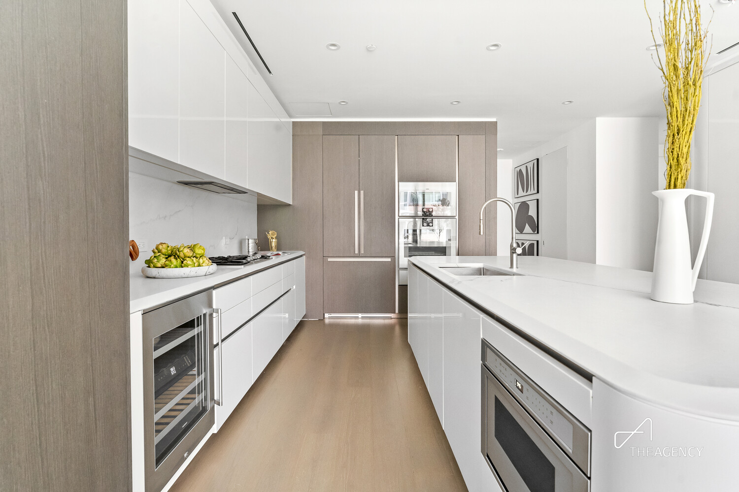 520 W 28TH Street 7
